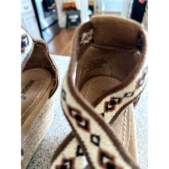 Minnetonka Wedges with 3" Heel Size 9 - Picture 4 of 6
